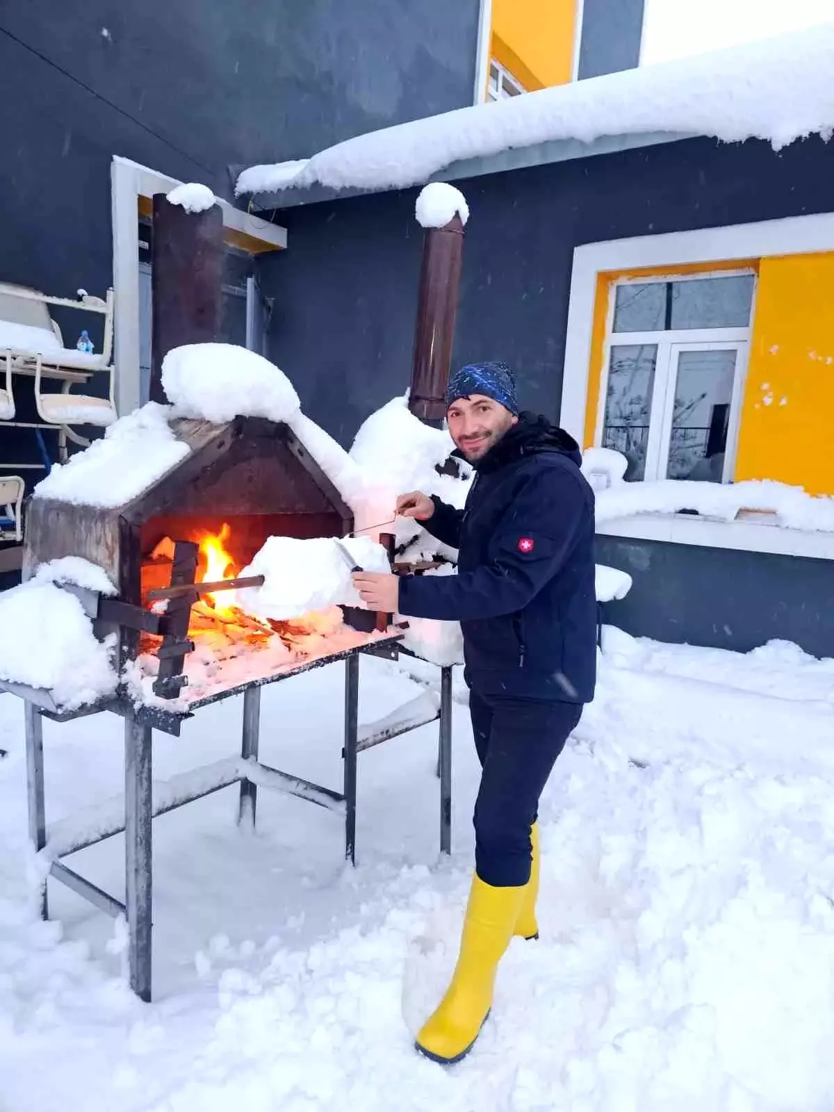 Kardan Çağ Kebabı Yaparak Erzurum’u Tanıttı