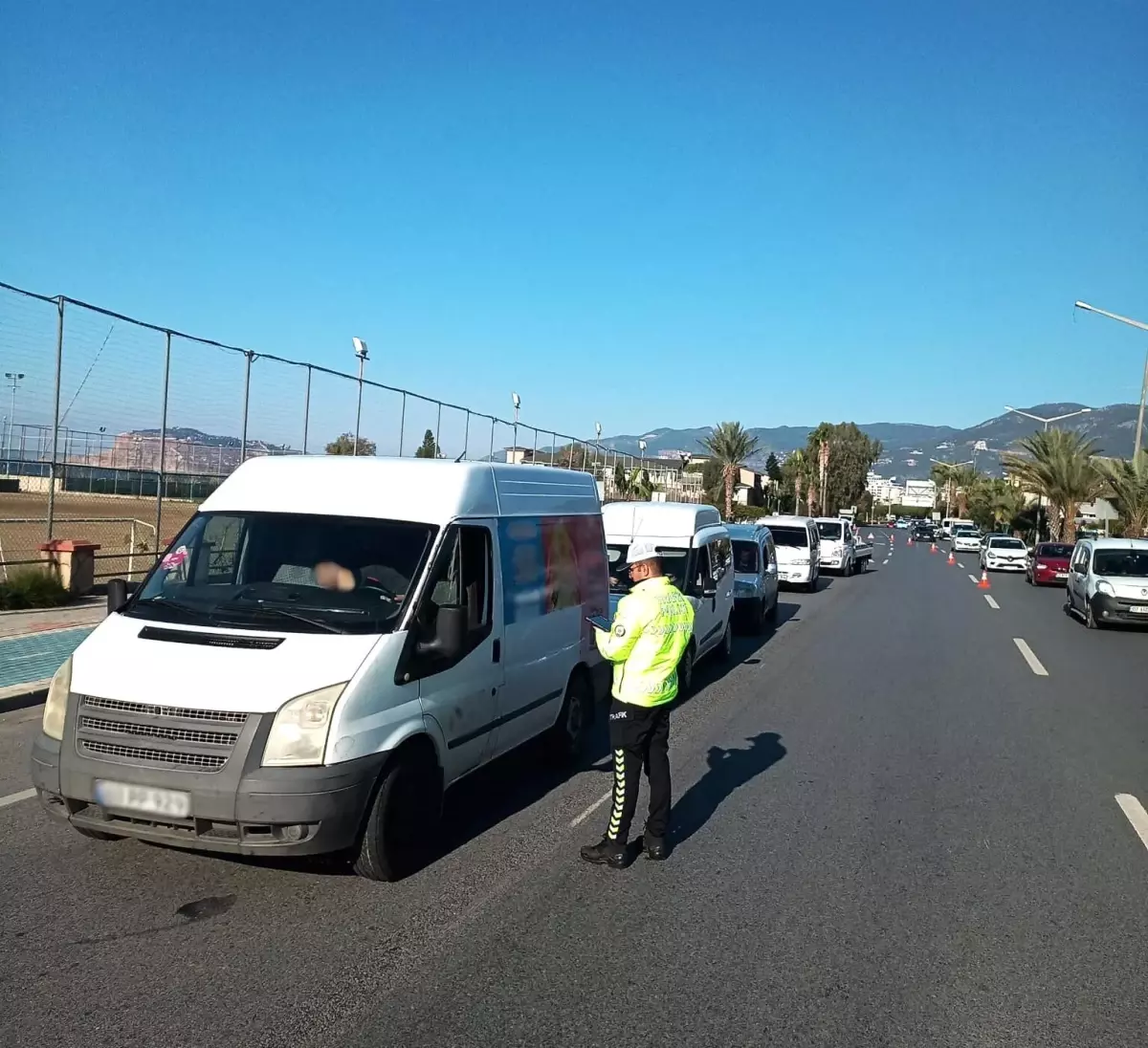 Antalya’da Trafik Denetimleri: 17 Bin Ceza Kesildi