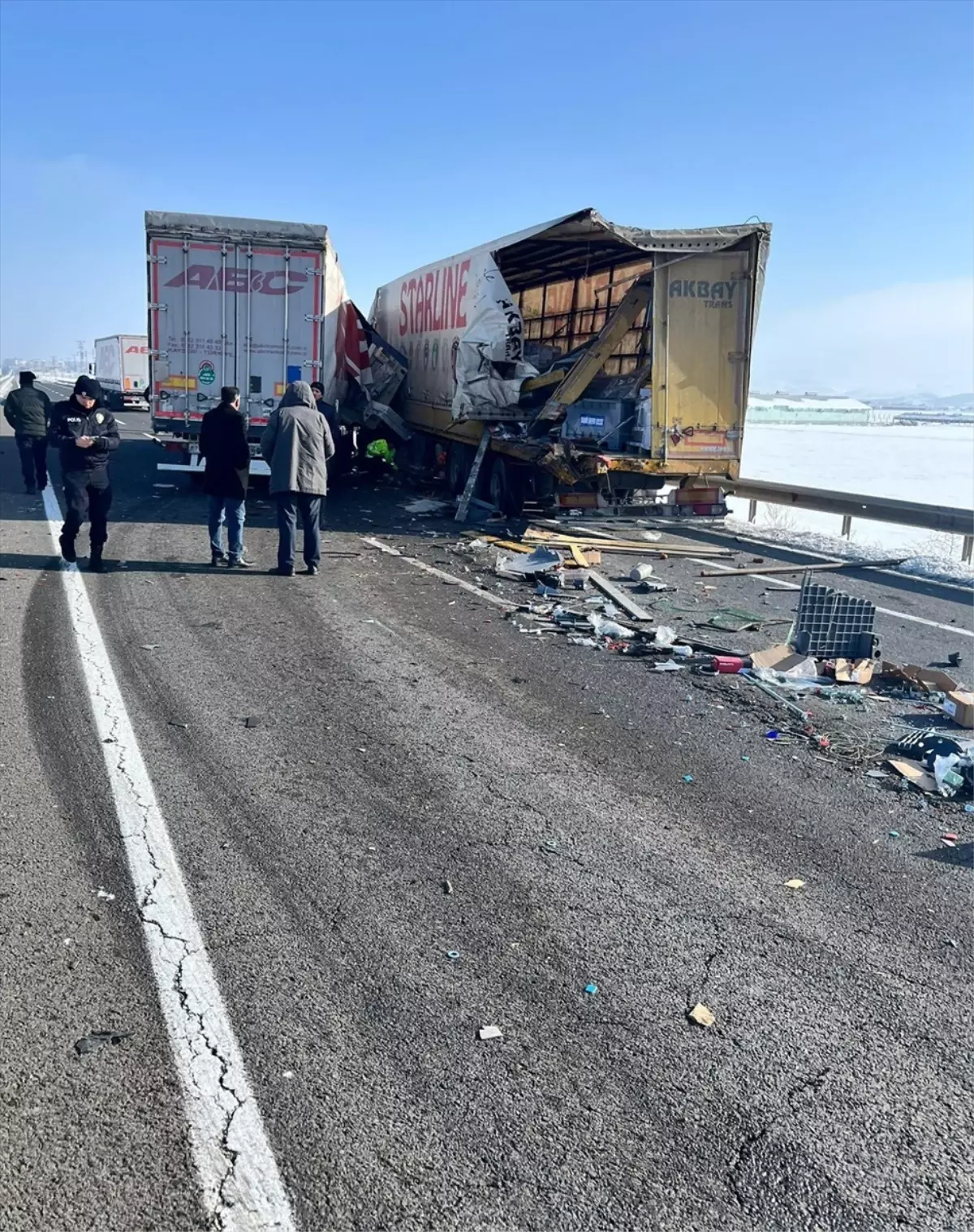 Horasan’da Tır Kazası: Bir Sürücü Hayatını Kaybetti